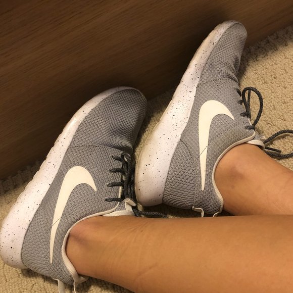Customized gray Nike Roshes - Picture 3 of 3